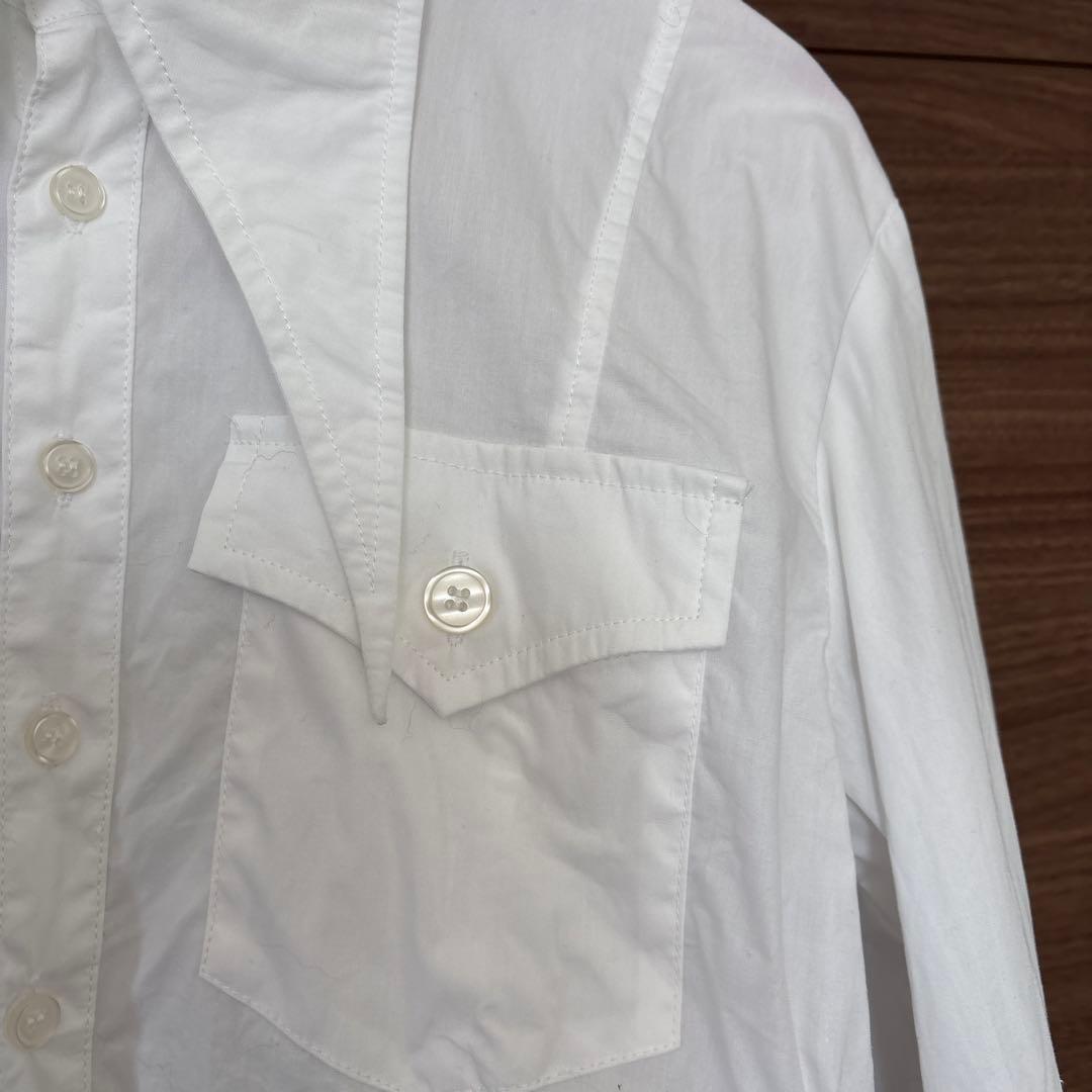 ブラックピースナウ　ホワイト長袖シャツ