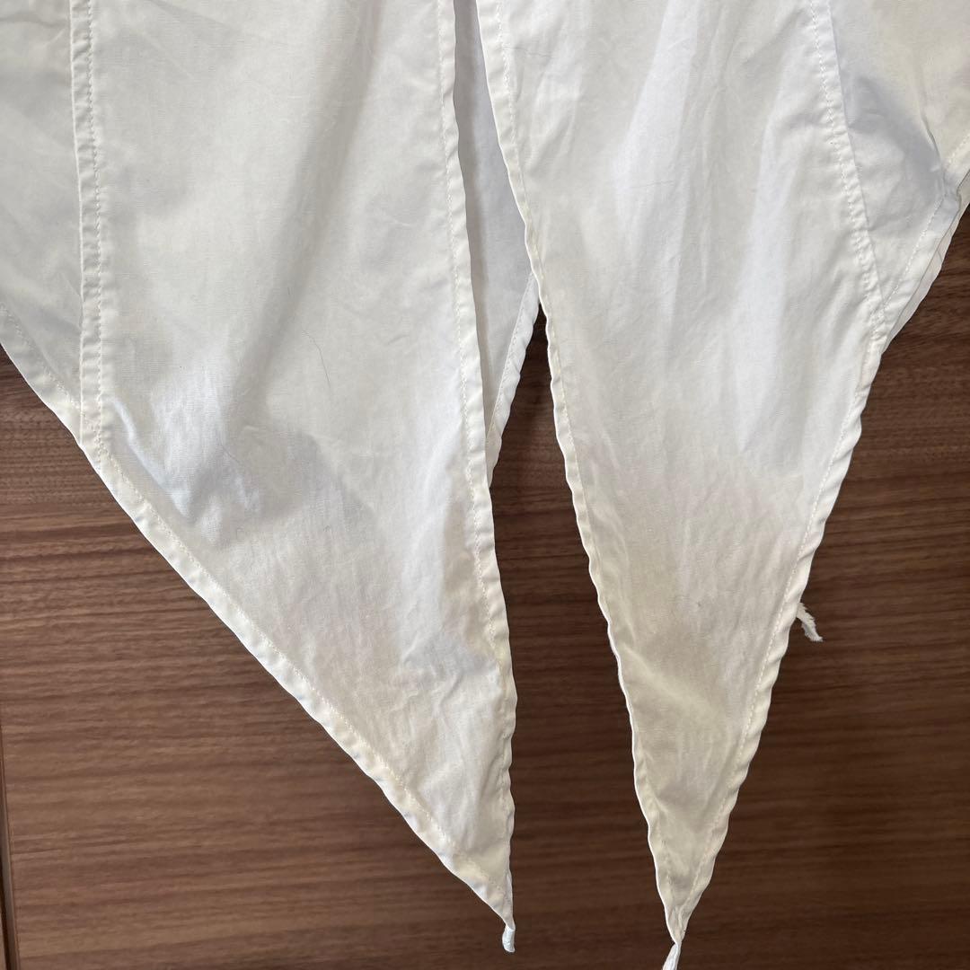 ブラックピースナウ　ホワイト長袖シャツ