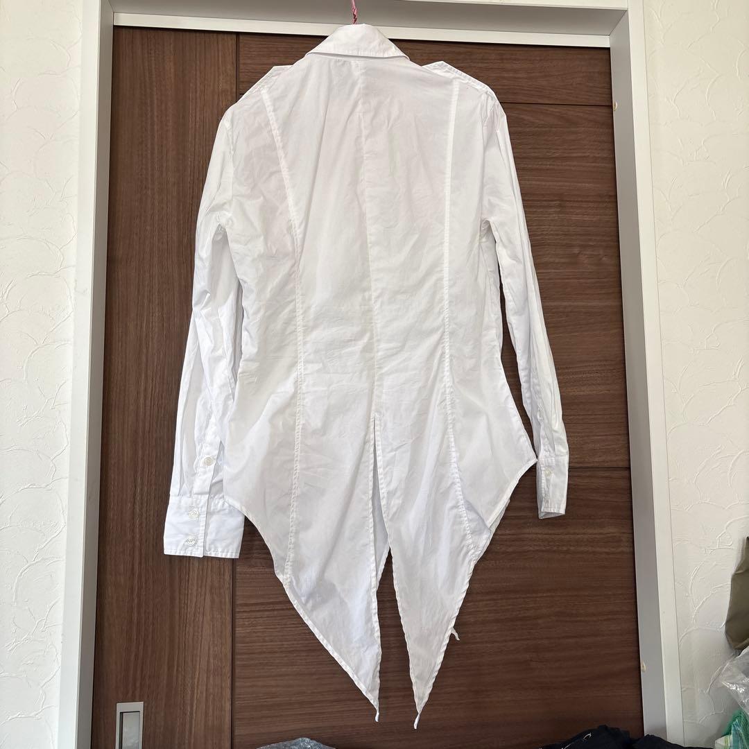 ブラックピースナウ　ホワイト長袖シャツ