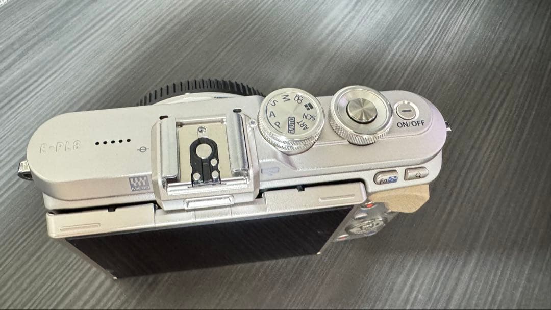 OLYMPUS PEN E-PL8 シルバー & M.ZUIKO25mmF1.8