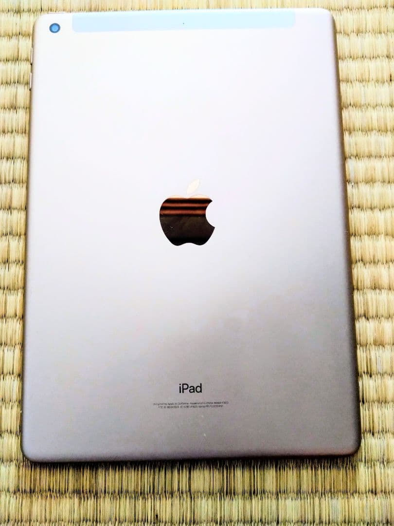 Apple iPad(第５世代) 32GB　ゴールド　ケース付き