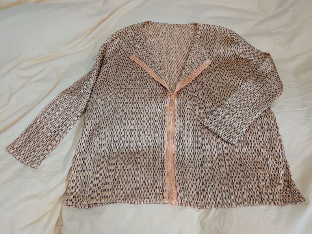 error（美品）イッセイミヤケ　プリーツプリーズカーディガン