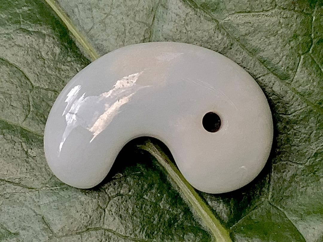 ✳天然石の妙味‼️ 本物の勾玉を卸しお値段で　糸魚川翡翠ジェダイト　鑑別書付‼️