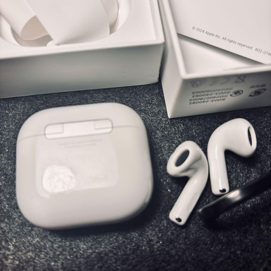 AirPods 4 本体 ホワイト 充電ケース付き