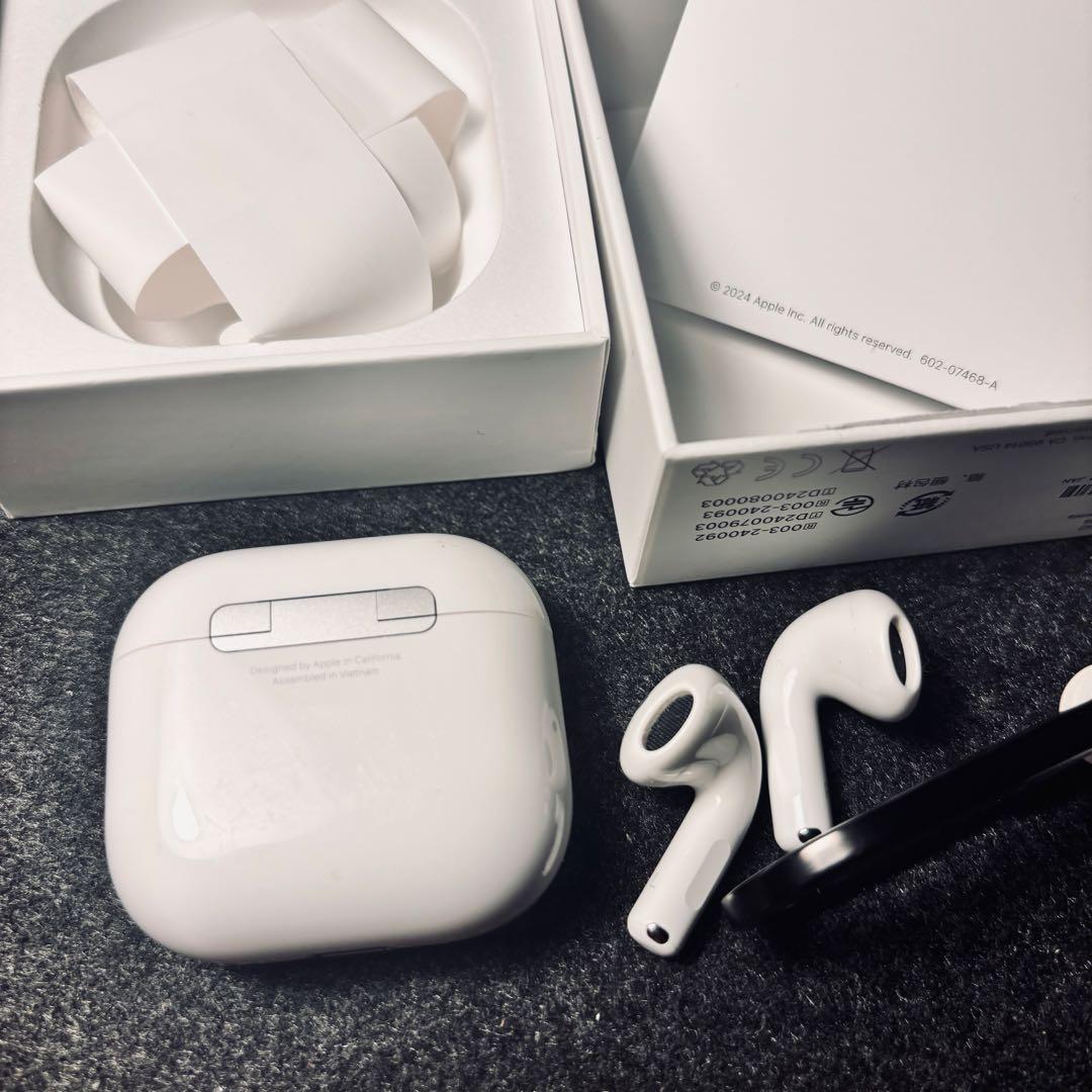 AirPods 4 本体 ホワイト 充電ケース付き