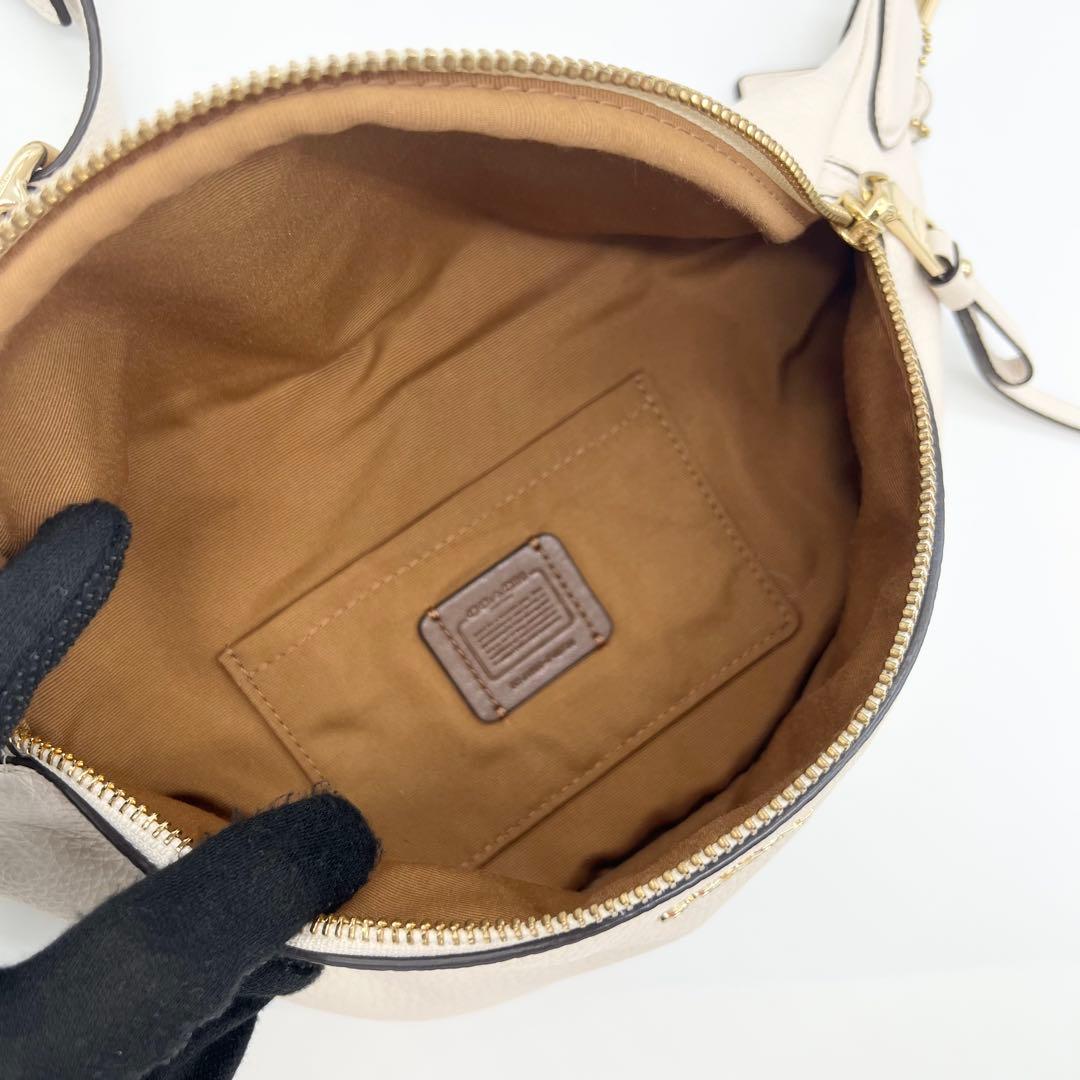 極美品✨コーチ　COACH　ボディバッグ　シボ革　ホワイト　ウエストバッグ