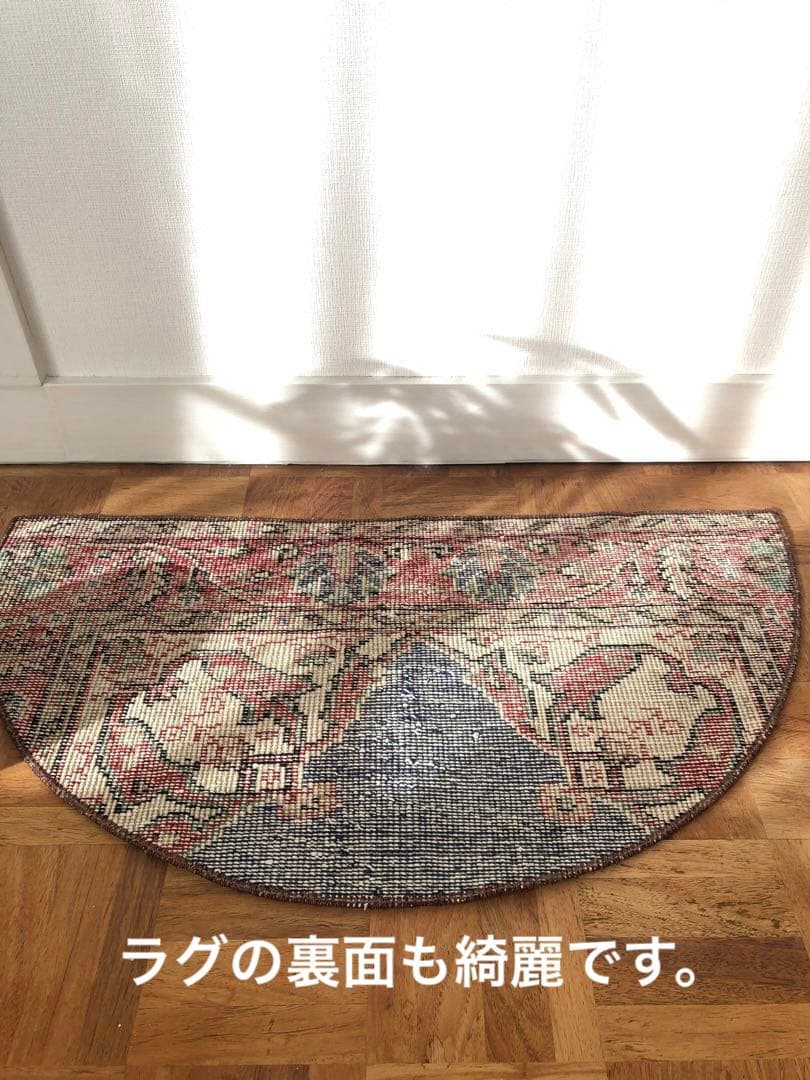 ✧美しいredと優しいbeige ✧ビンテージ　トルコ　トライバルラグ　半円ラグ
