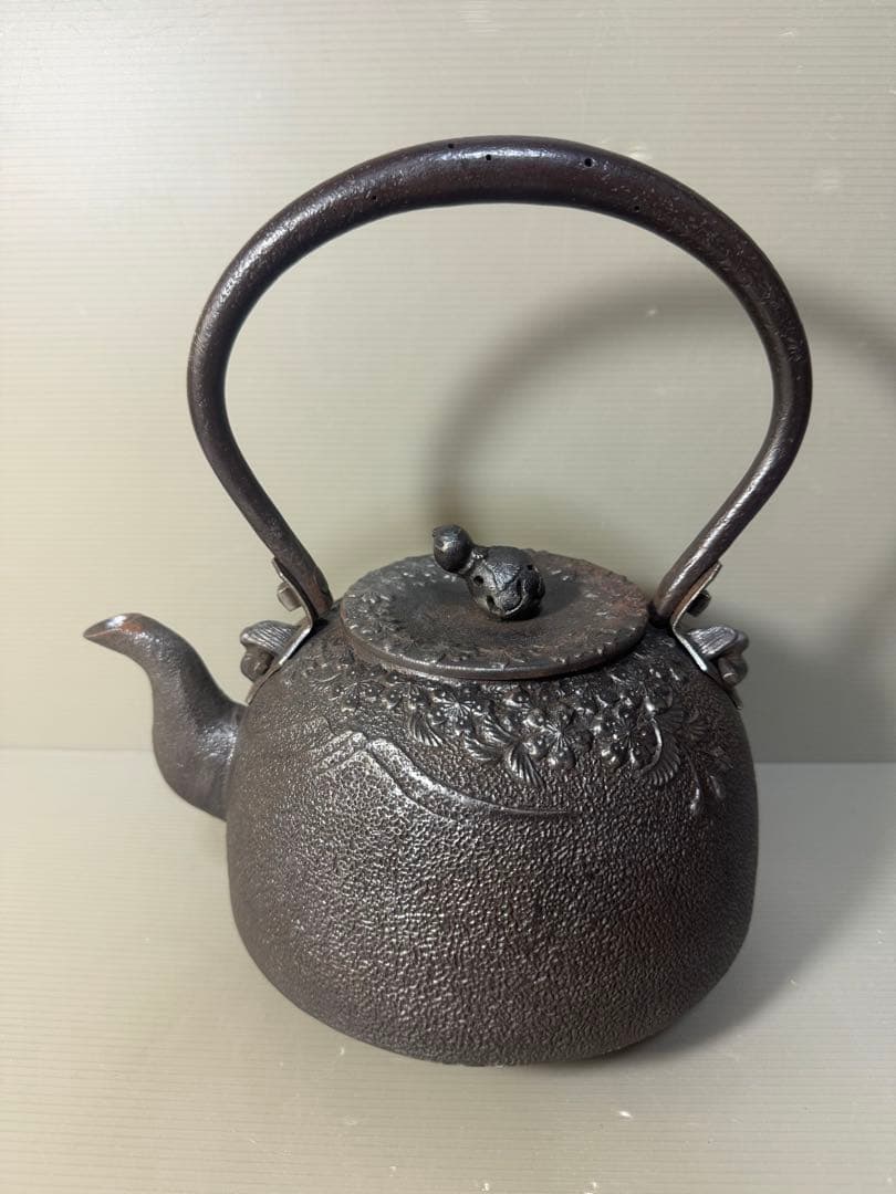 2423 南部鉄器　秀山作　鉄瓶　瓢箪　馬文