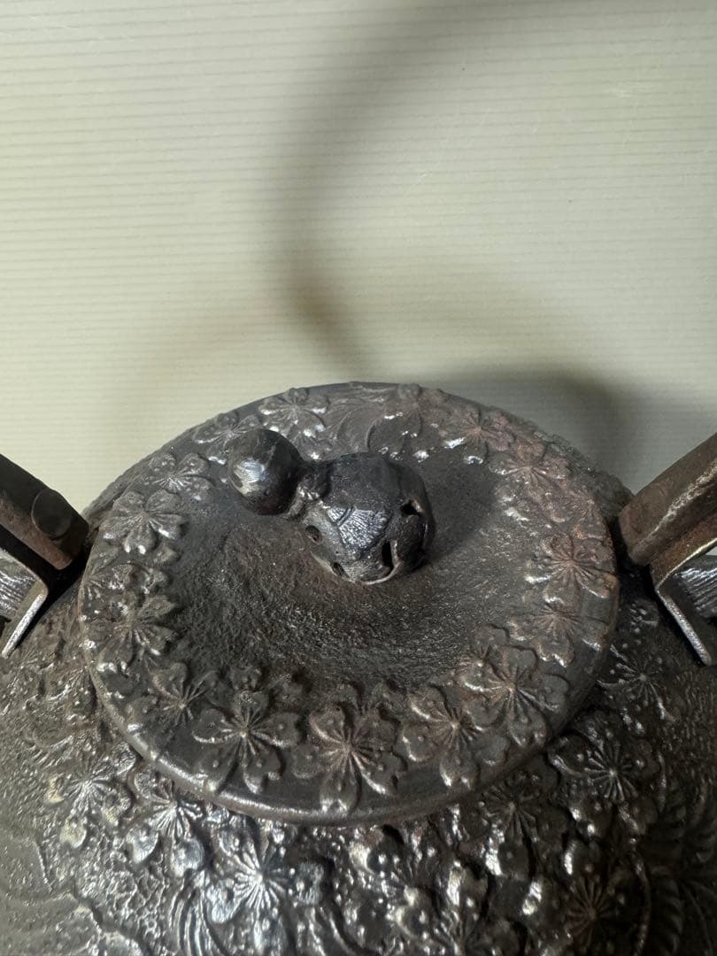 2423 南部鉄器　秀山作　鉄瓶　瓢箪　馬文