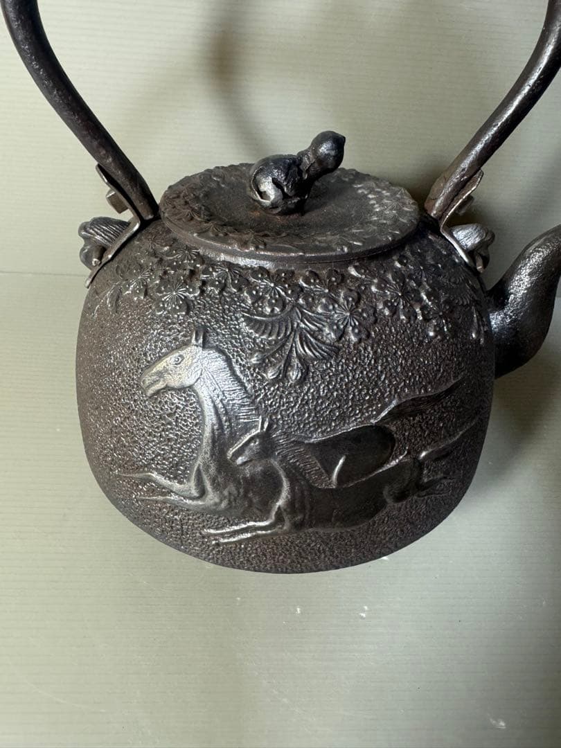 2423 南部鉄器　秀山作　鉄瓶　瓢箪　馬文