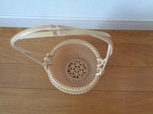 児玉美恵さん　竹かご　花生けにも