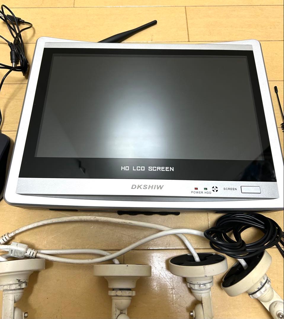 防犯カメラ　4台とモニター　セット　録画機能付き　中古　使用可能　１TB HDD