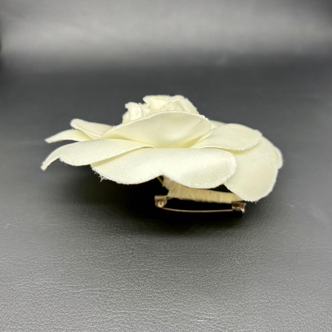 【美品】【シャネル】コサージュ ブローチ カメリア 白 入園式 入学式 式典など
