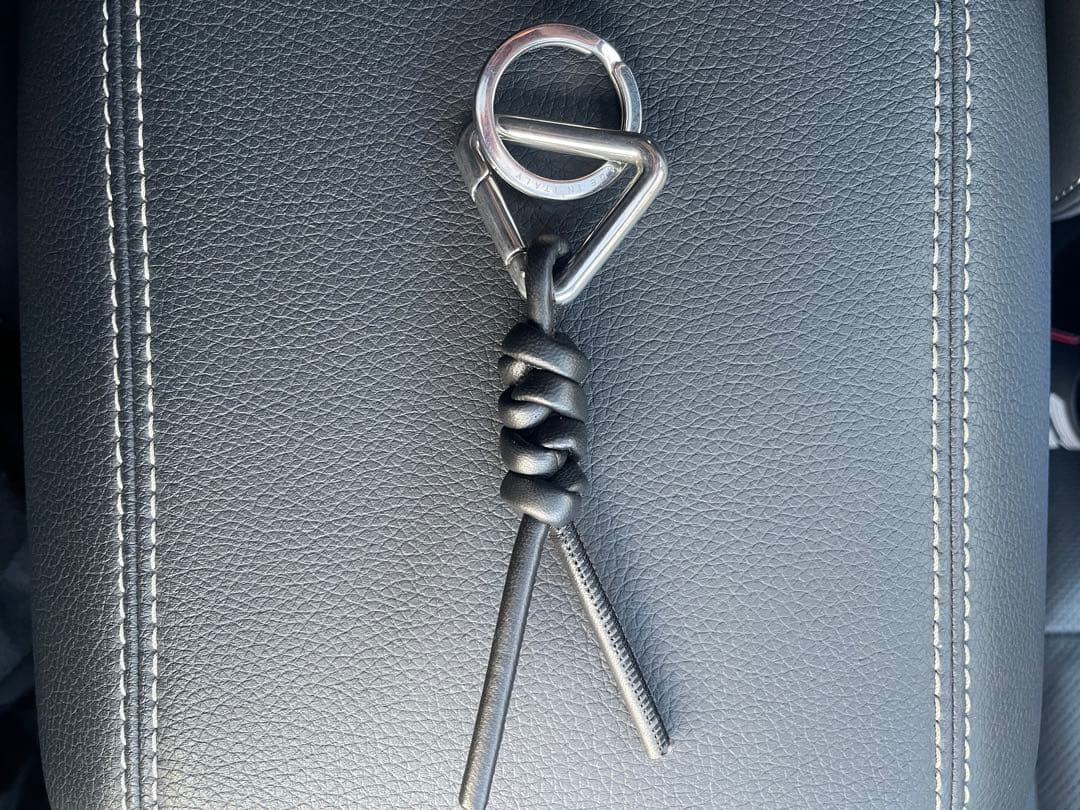 BOTTEGA VENETA ボッテガヴェネタ トライアングル キーリング ネロ