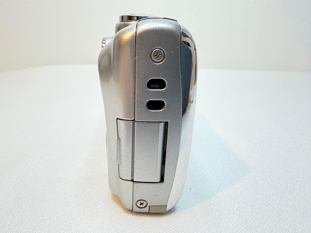 フジフィルム　FinePix F70 EXR シルバー