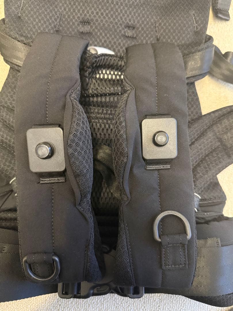 【美品】エアバギー 抱っこ紐 ブラック