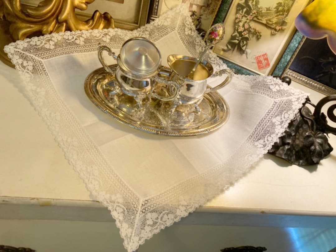 1997年アイリッシュリネンポケットチーフ繊細な手作業レースドイリーヴィンテージ