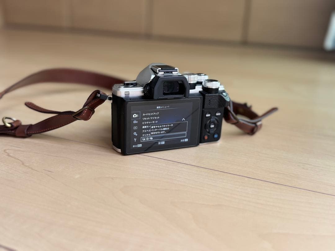 OLYMPUS OM-D ミラーレスカメラ E-M10 mark II 美品
