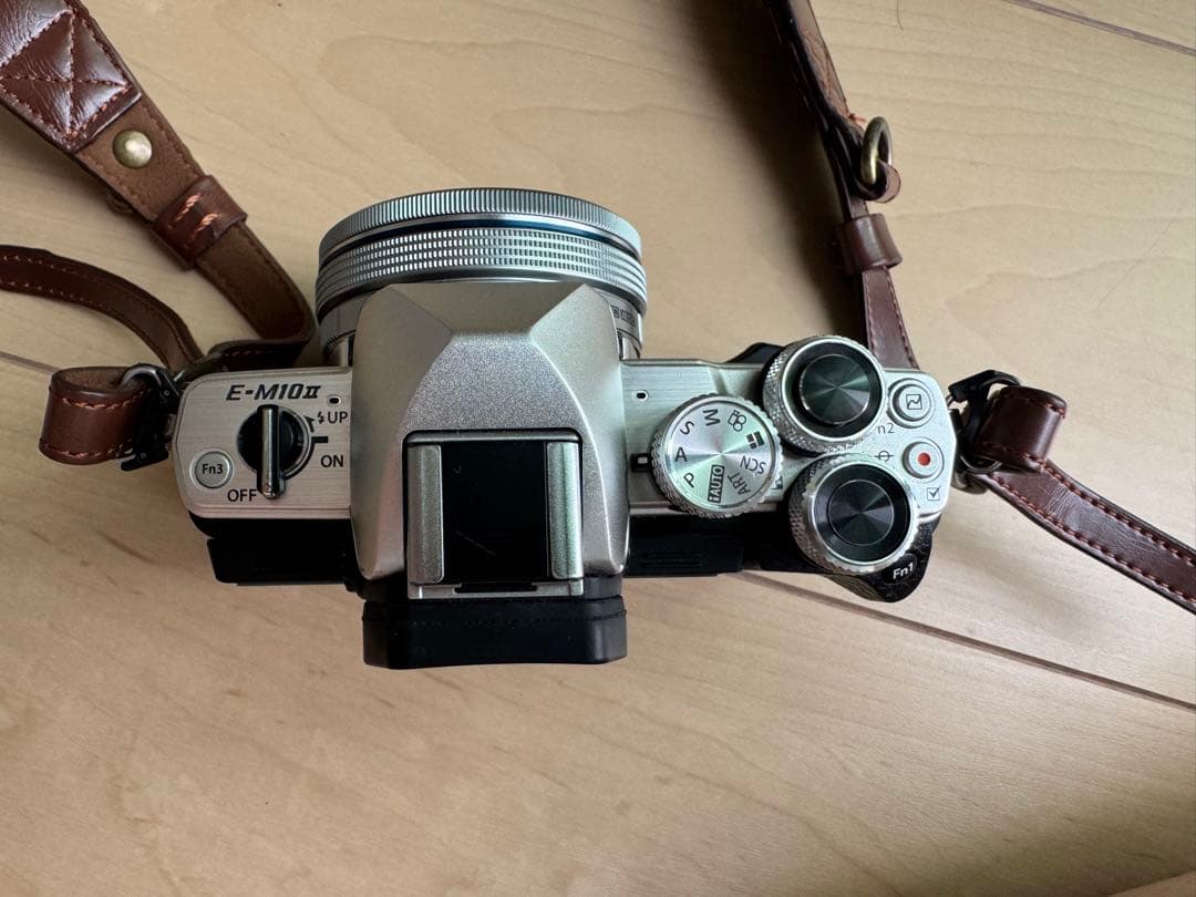 OLYMPUS OM-D ミラーレスカメラ E-M10 mark II 美品