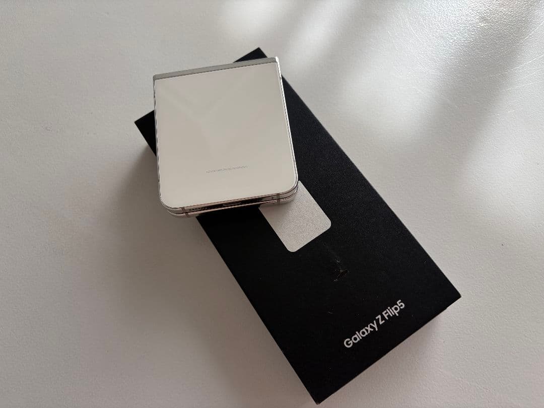 Samsung Galaxy Z Flip5 クリーム 本体 箱付き