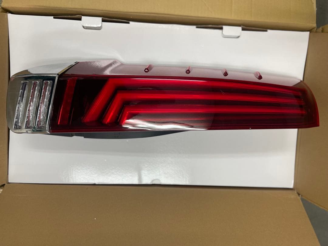 TOM'S テールランプ80系　ノア　ヴォクシー　エスクァイア