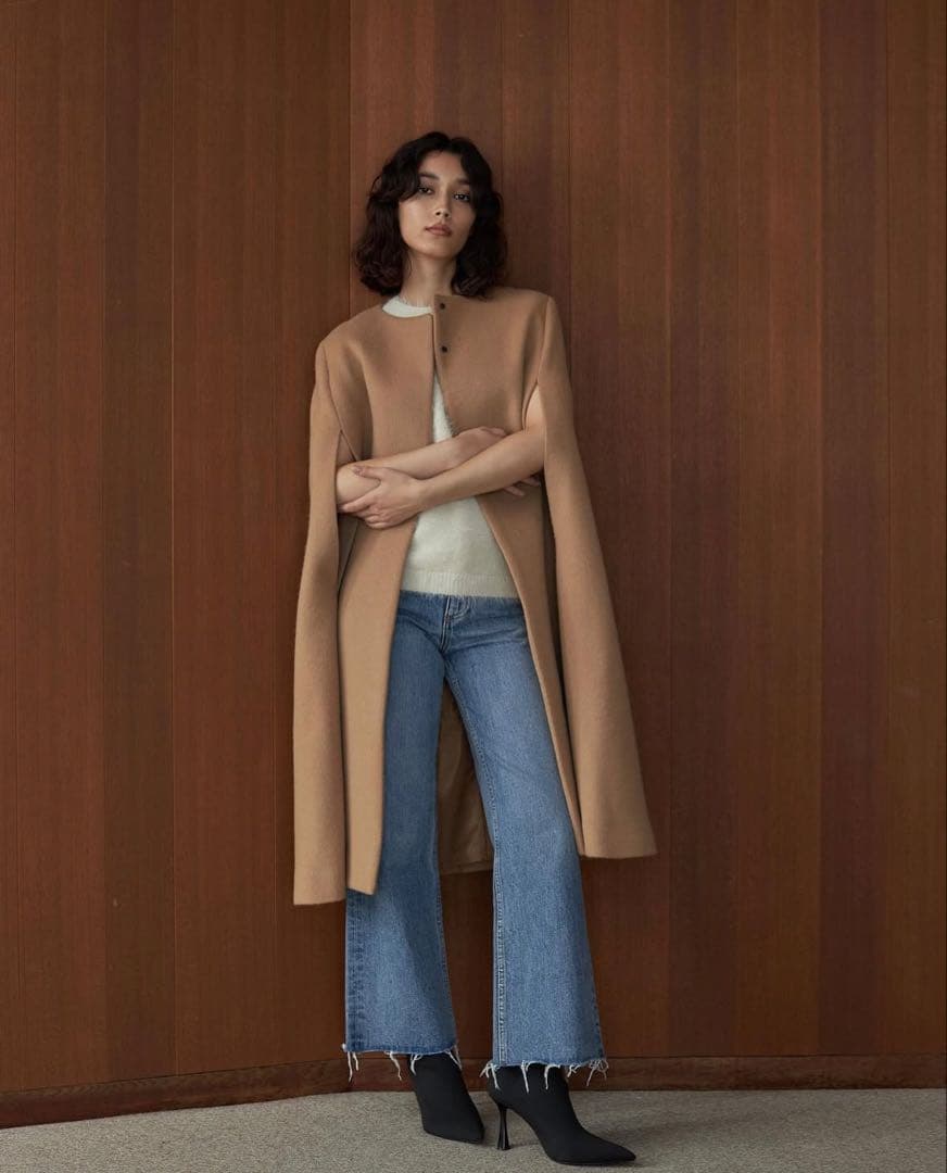 ELLIE ベージュ ケープコート