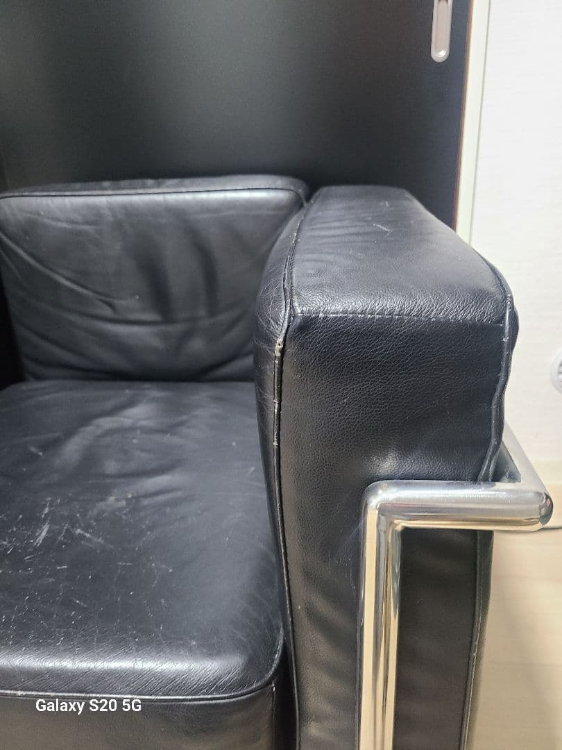 ル コルビジェ本革ソファ