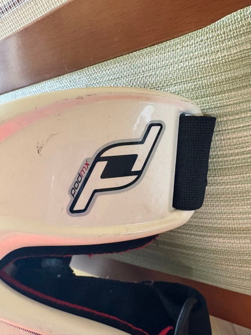 pod k300 ニーブレース　XLサイズ