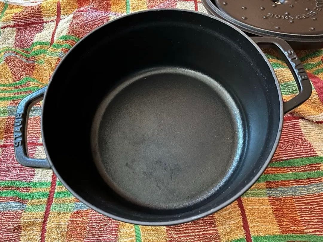 Staubピコ・ココット 24 cm ラウンド 鋳鉄 黒