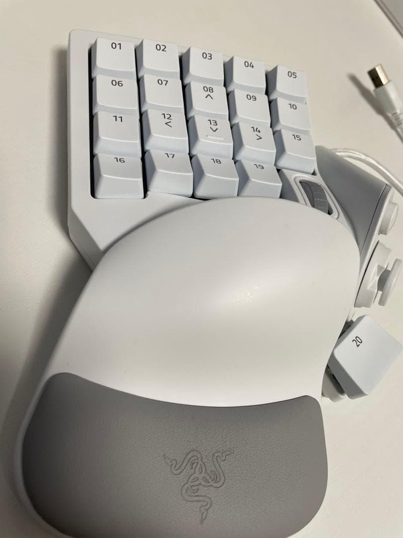Razer TARTARUS PRO ホワイトゲーミングキーパッド　左手デバイス