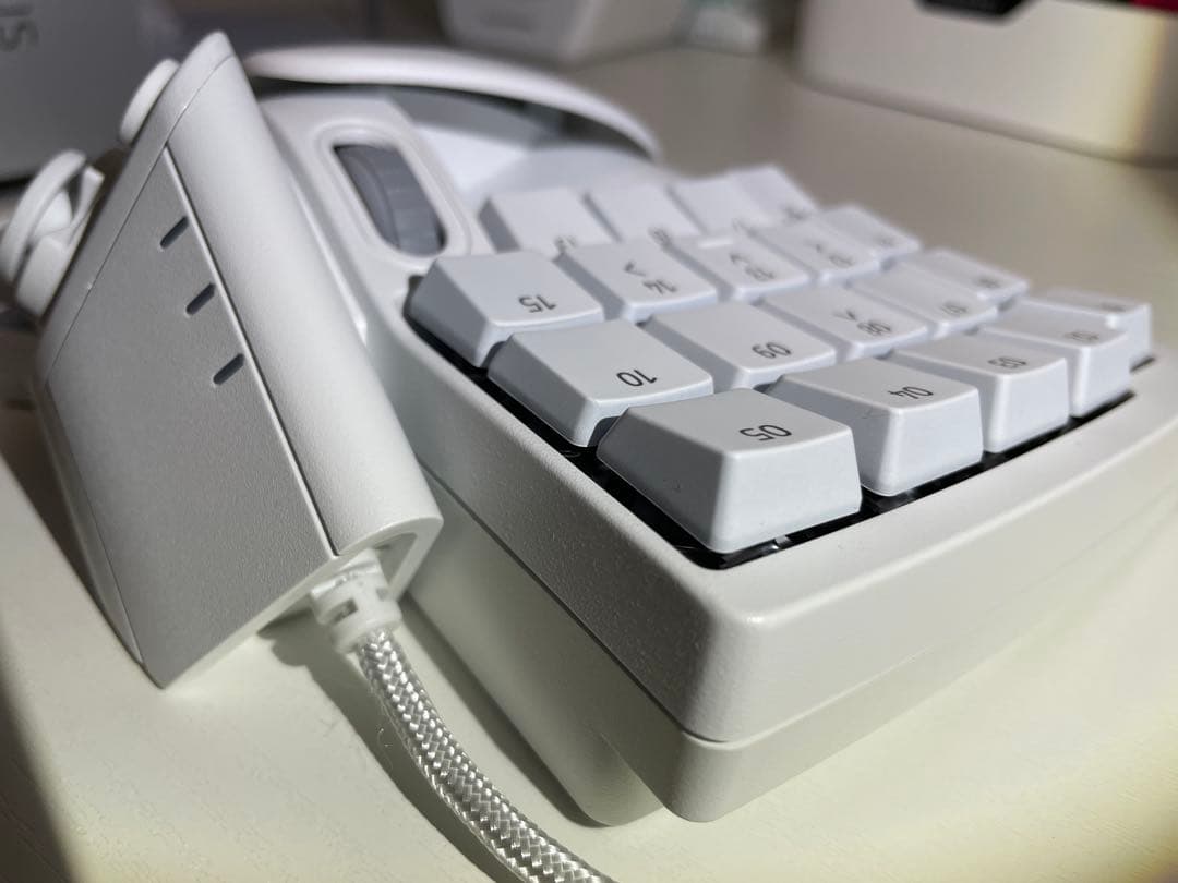 Razer TARTARUS PRO ホワイトゲーミングキーパッド　左手デバイス