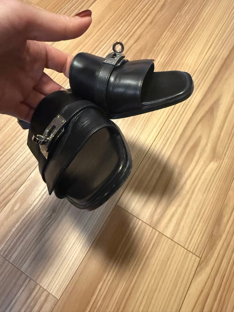 HERMES ブラック サンダル 37 【ジュリア】