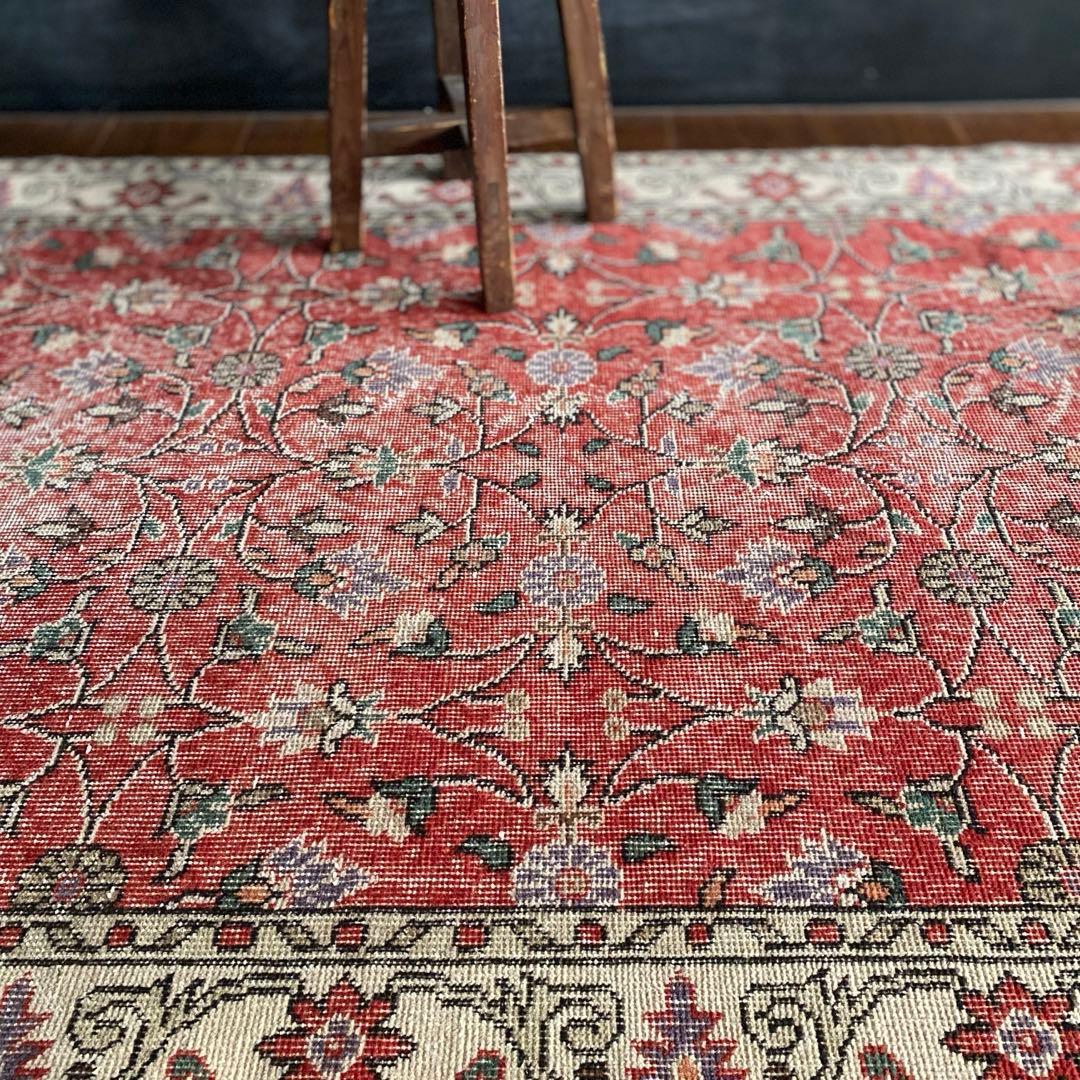 レッド花柄ヴィンテージラグ　トルコラグ　赤