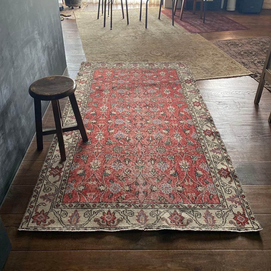 レッド花柄ヴィンテージラグ　トルコラグ　赤