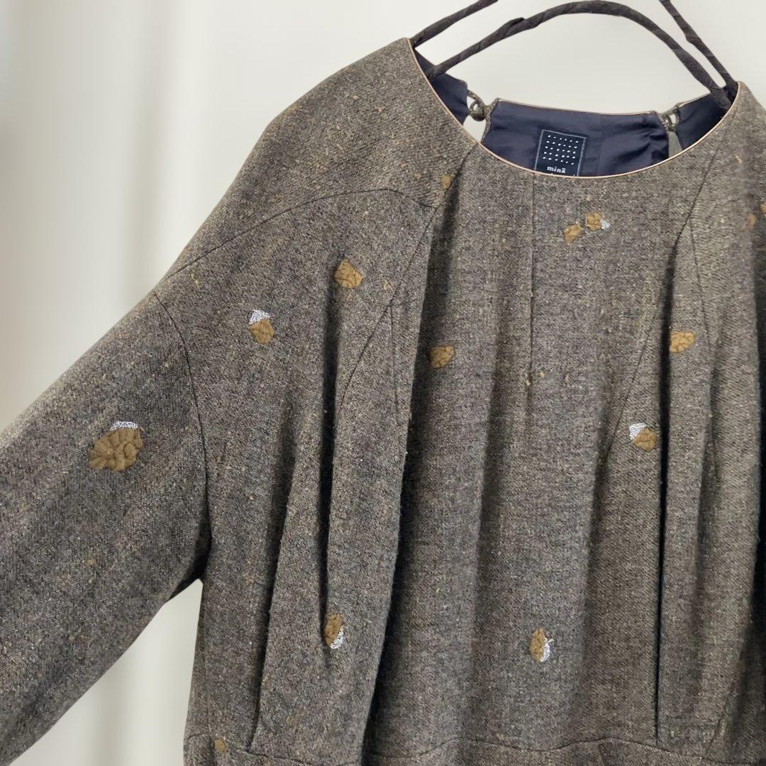 美品mina perhonenミナペルホネンpebbleカーキ刺繍ヤクワンピース