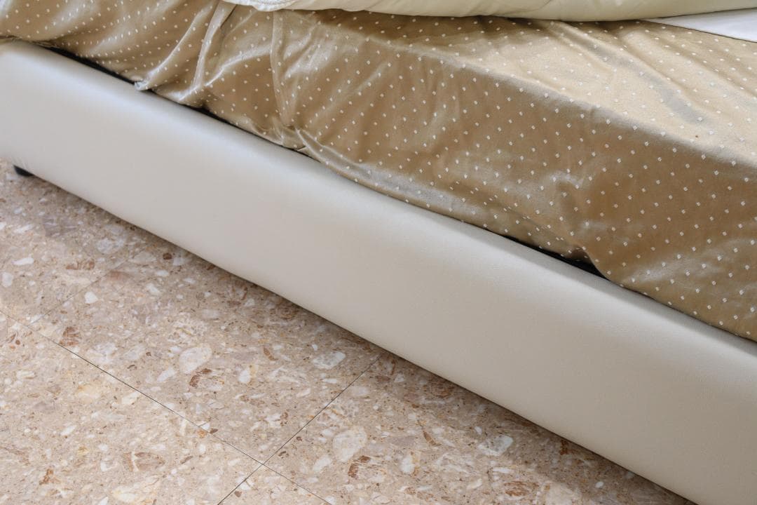 ベッドフレーム ダブル ワイドダブル チェスターフィールド風 革風ファブリック