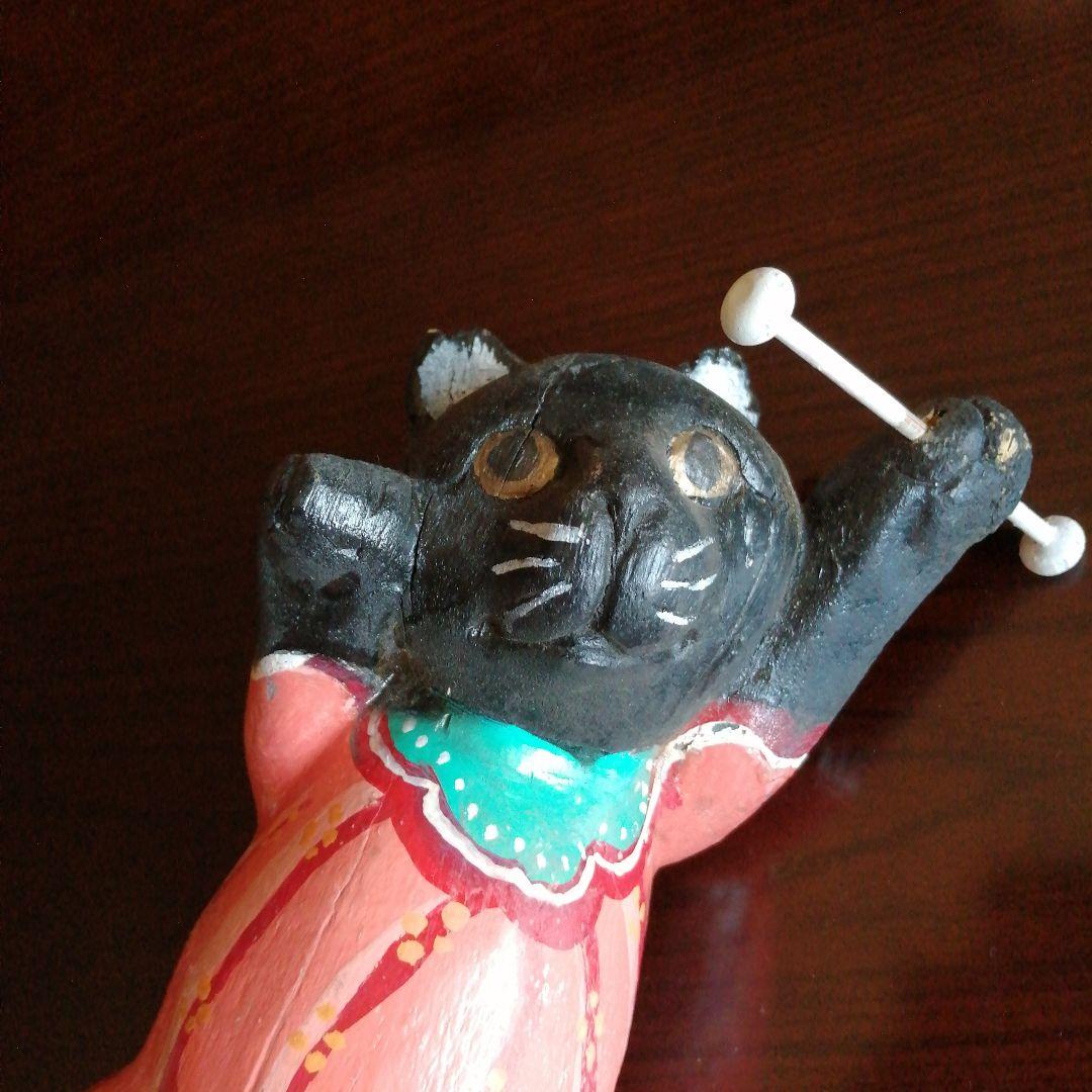 木彫りの猫　玉乗り猫　39cm