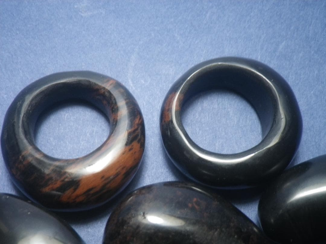 伝*ラ様 黒曜石　勾玉　２５０７２６－０９