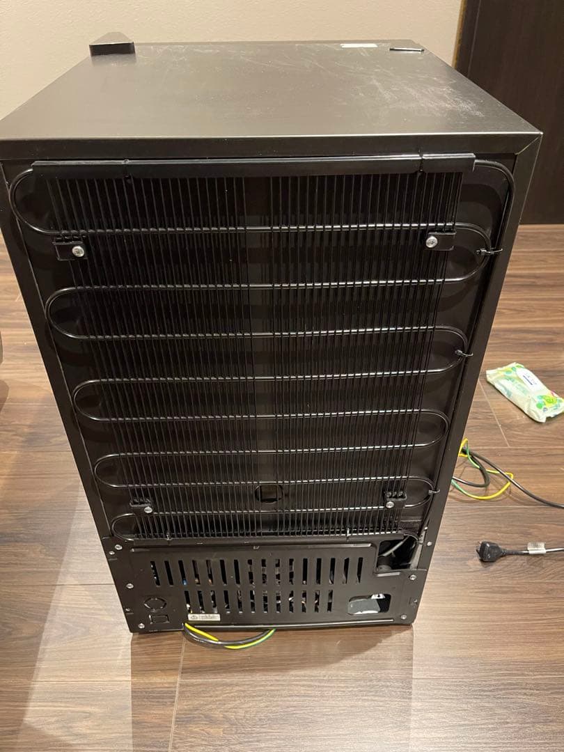 前面ガラスの小さめ冷蔵庫！