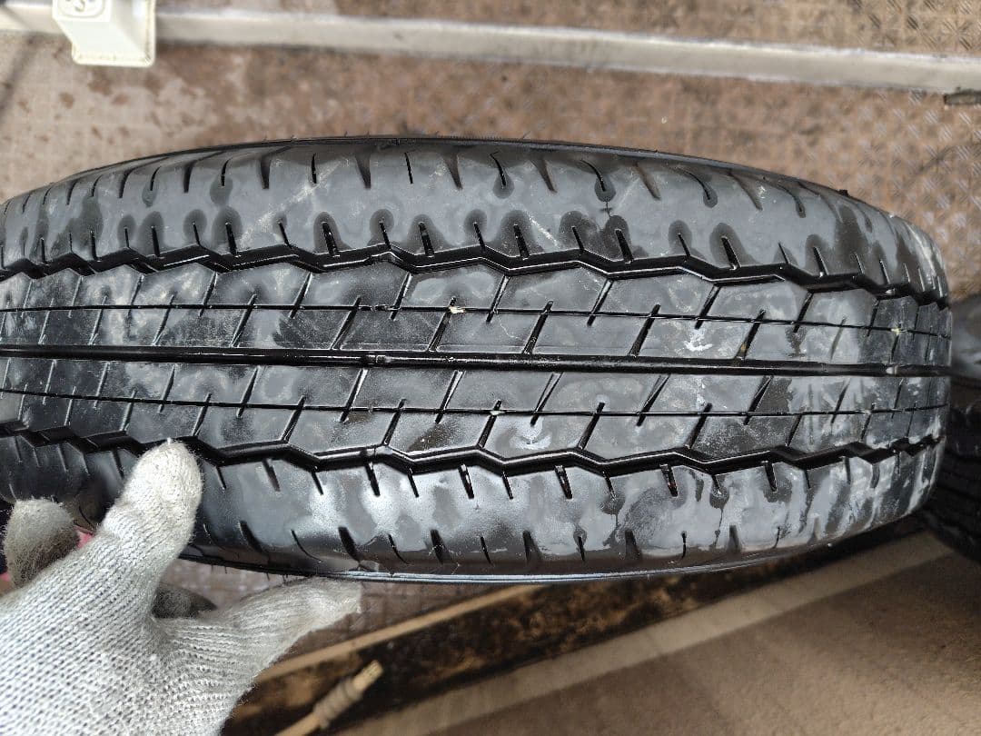 ハイエース HIACE純正 タイヤ・ホイールセット