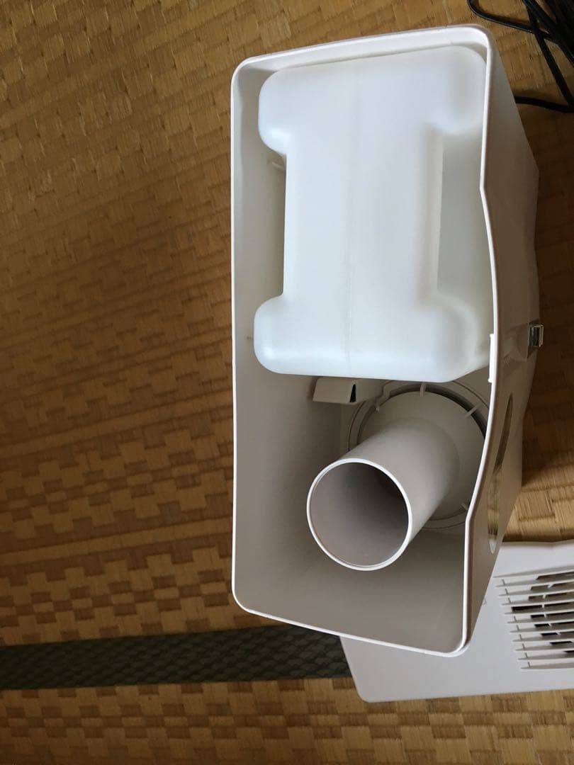 IWATNI社製スチーム式加湿器