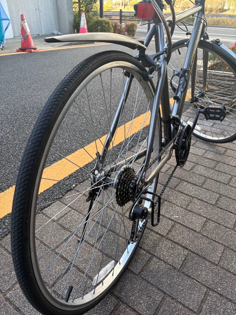 クロスバイク グレー 700Cタイヤ