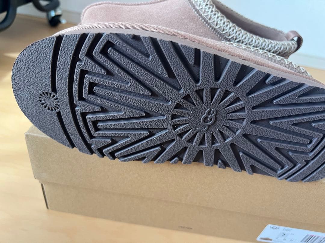 新品未使用品　UGG ムートンブーツ　スリッポン　タズⅡ tazz