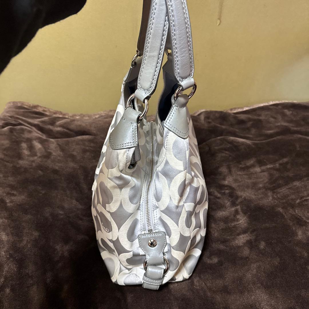 コーチ　オプアートシルバー　ハンドバッグ