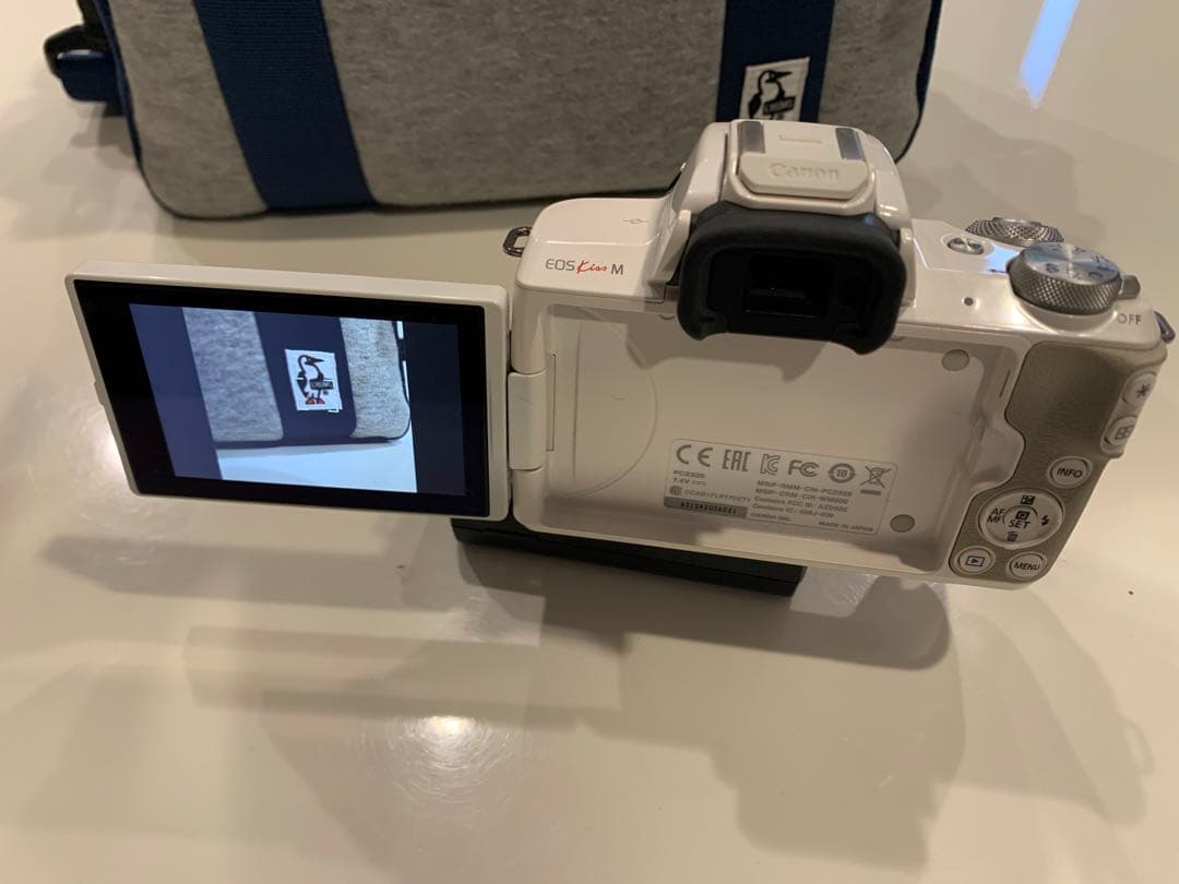 Canon EOS Kiss M ミラーレス一眼カメラセット　動作確認済