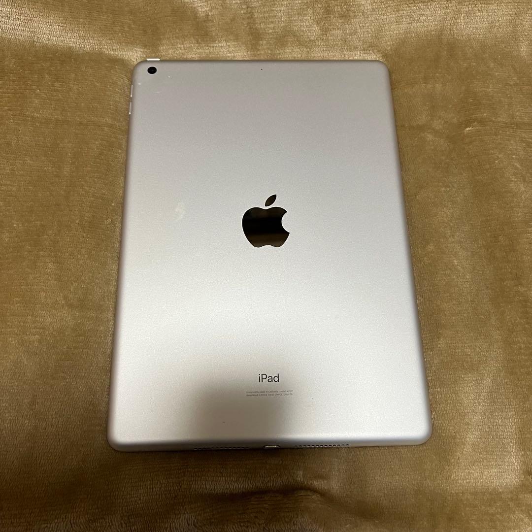 【美品】Apple iPad 第7世代Wi-Fiモデル シルバー32GBカバー付