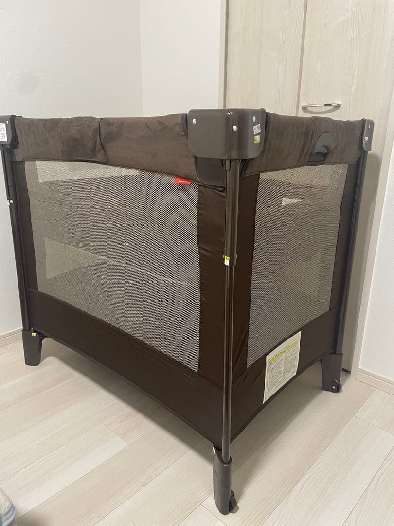 ココネル エアープラス 折り畳みベビーベッド　ブラウン　チョコレート