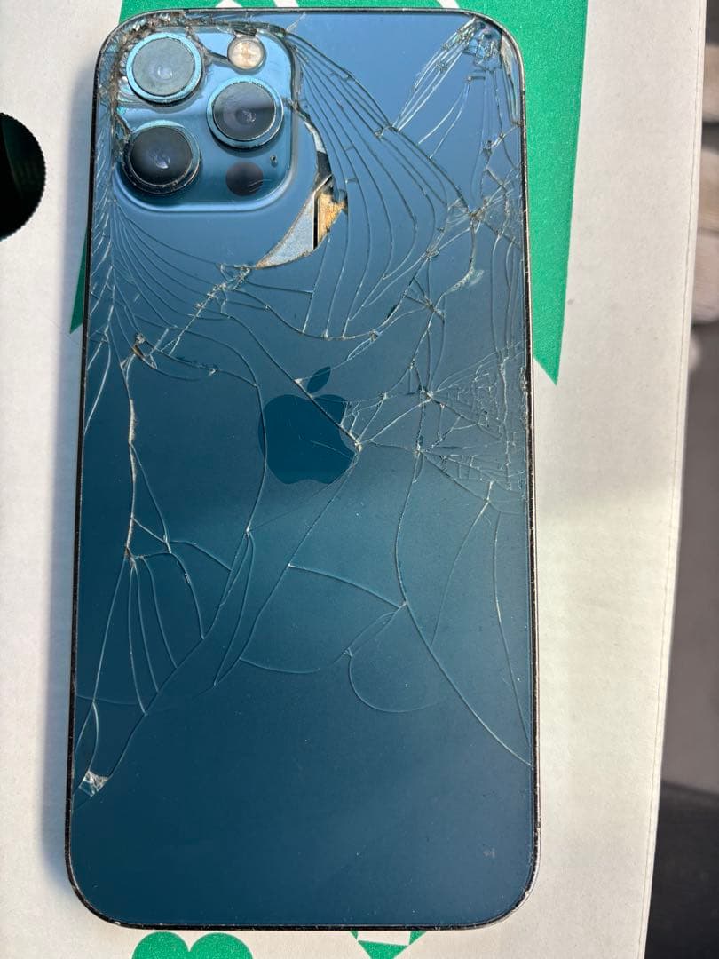 iPhone 12 Pro 画面、背面にひびあり　一応ジャンク