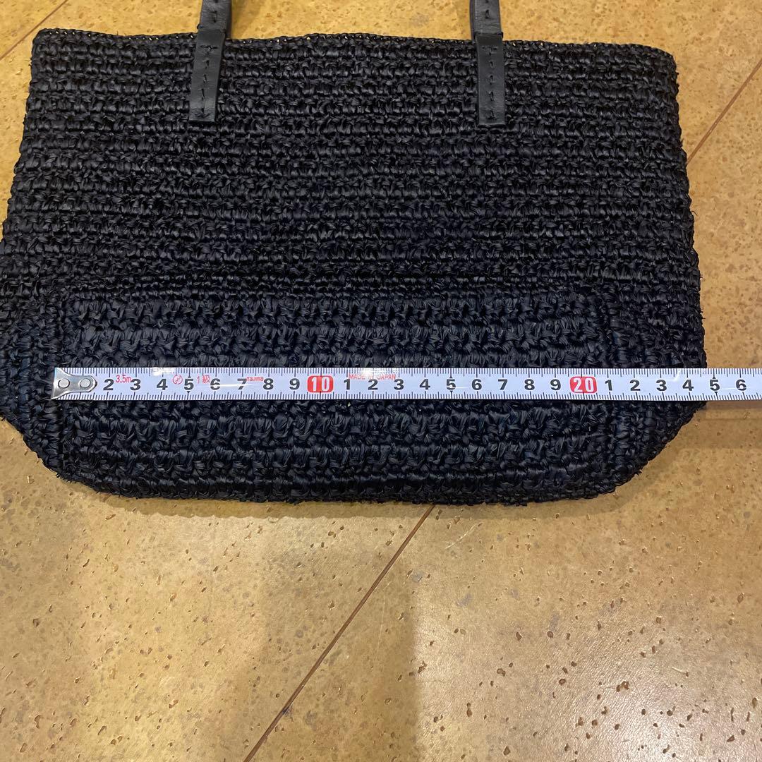 ヘレンカミンスキー 黒のレザー持ち手ラフィアトートバッグ