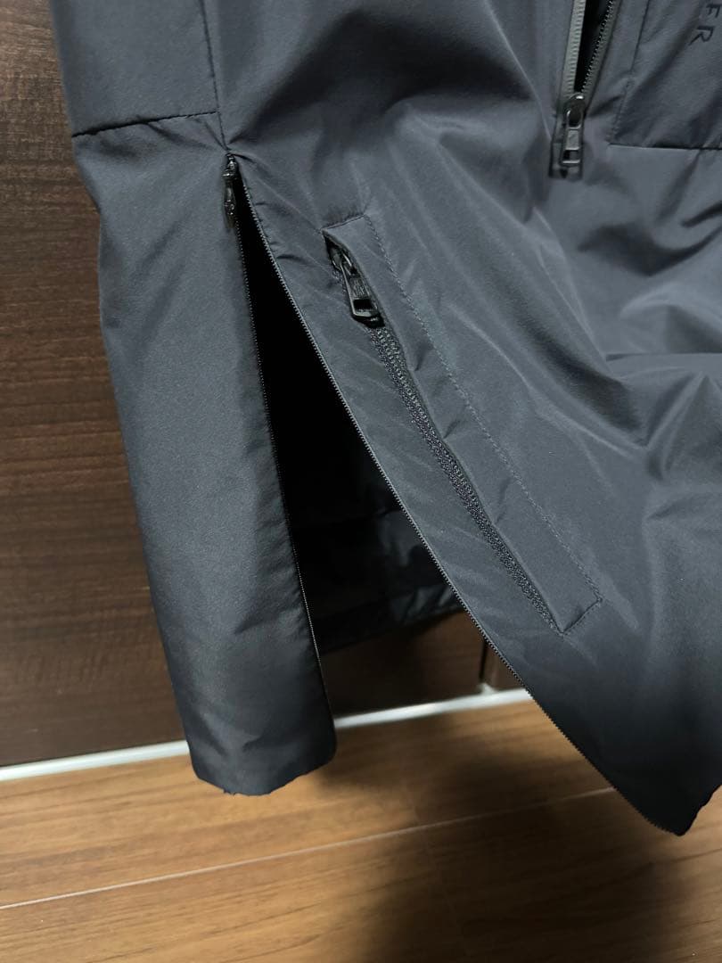 モンクレール　ハーフジップベスト　未使用